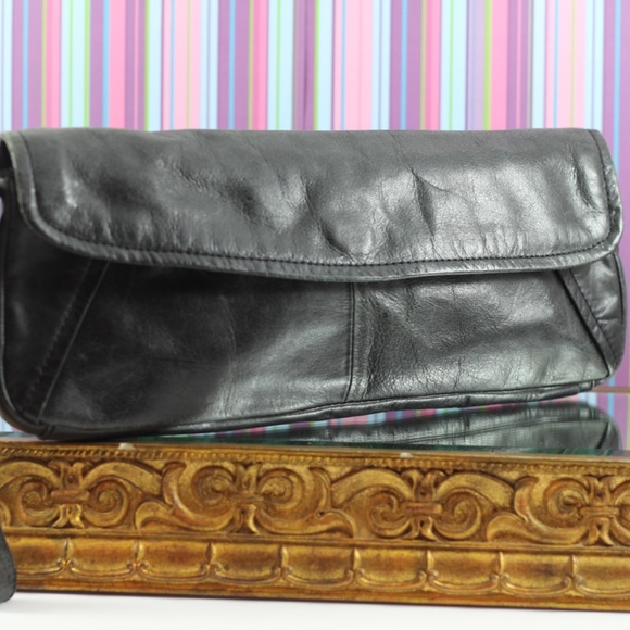 Kenneth Cole Reaction Black Leather Clutch / Wristlet - Picture 1 of 8